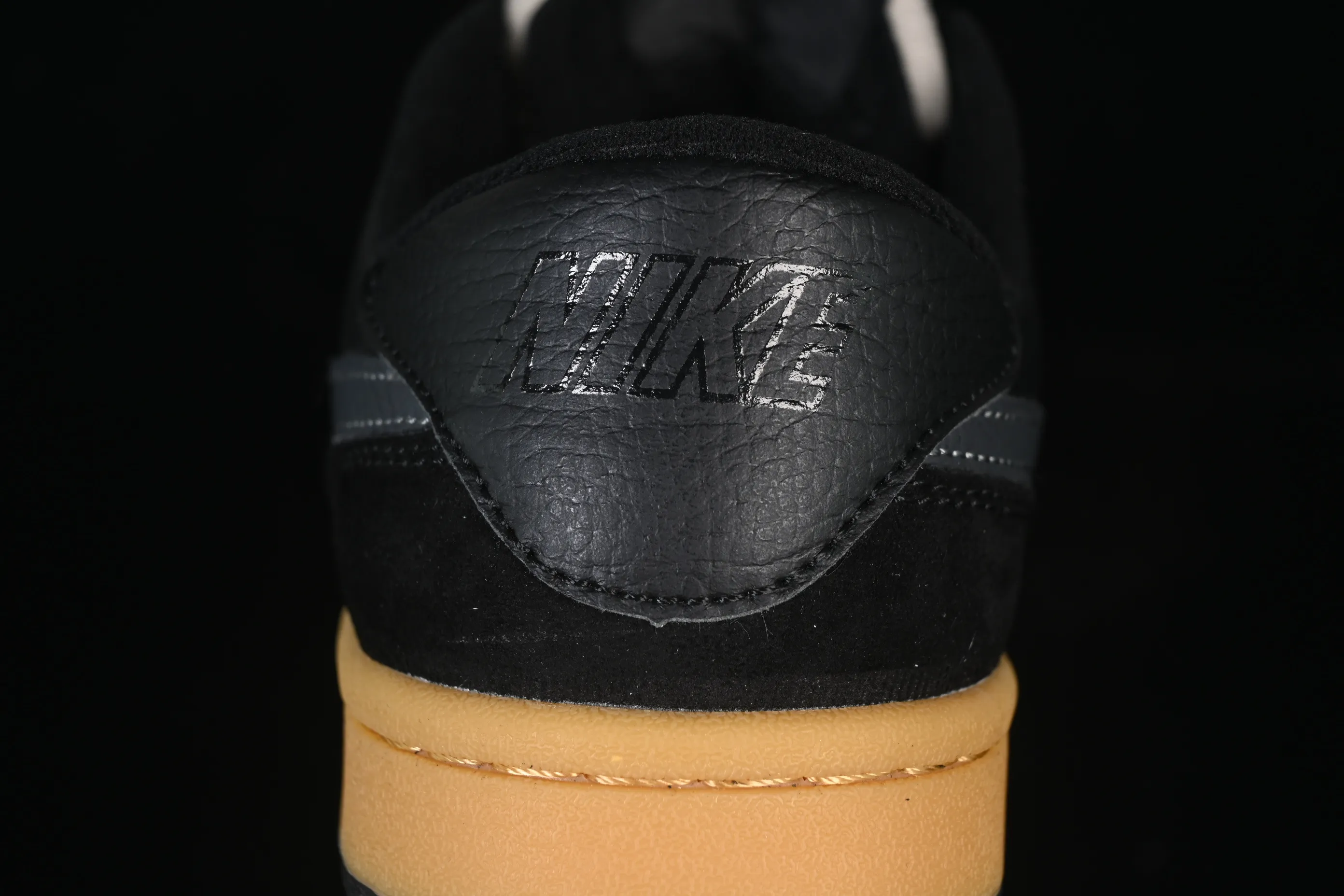 All categories Nk SB Dunk series Nike SB Fc Classic campus sneakers Nike SB Fc Classic Nike autumn and winter campus casual sneakers 909096-008
